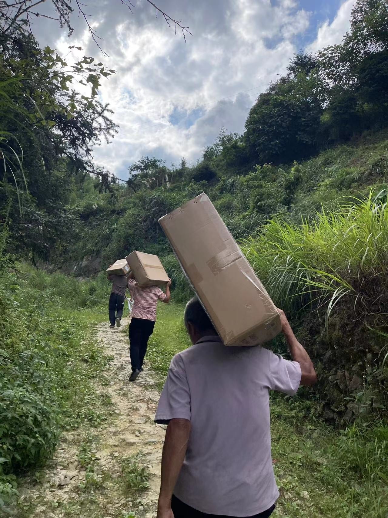 Lighting Up the Paths: Easyfastshop’s Streetlight Initiative in Xiapu Village, Longsheng