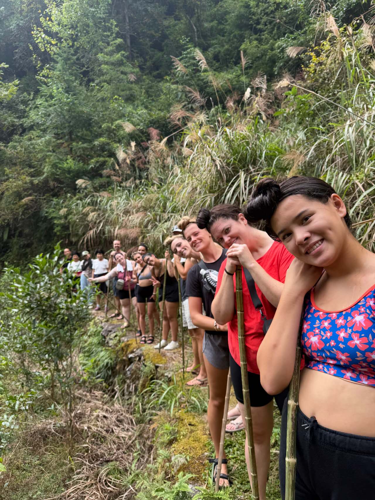 Beauty Professionals in the Mountains: A Easyfastshop Journey to Longsheng